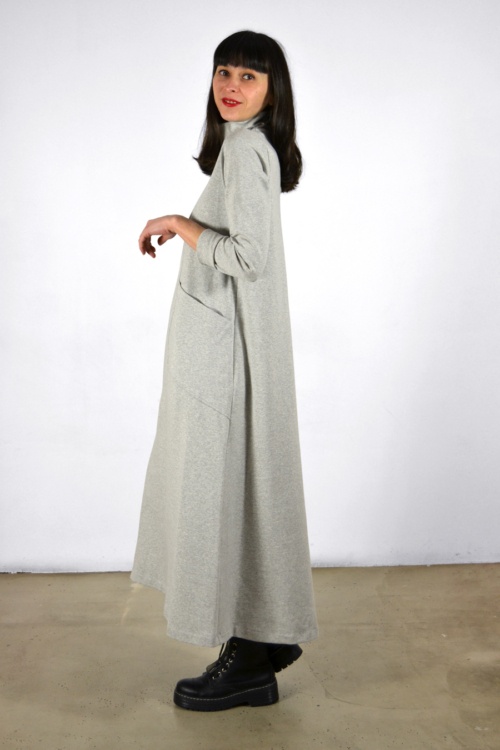 Vestido-midi-gris-claro-lateral | Elisa Muresan moda sostenible